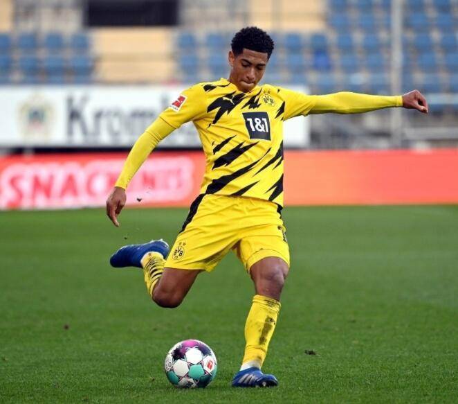 英超最新积分战报：两大豪门惨遭绝平，曼联丢分，阿森纳优势扩大