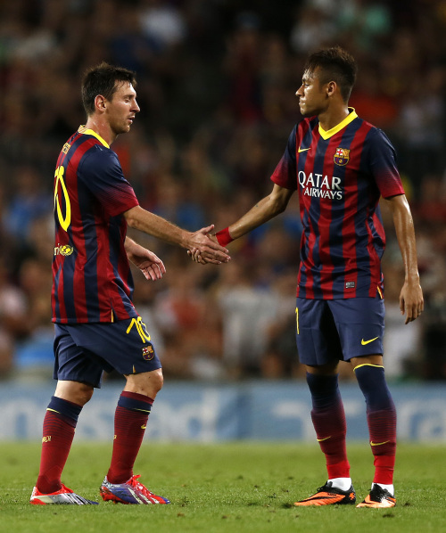 做出年收10亿的爆款后，他投入全部收益要把自己的小说做成游戏