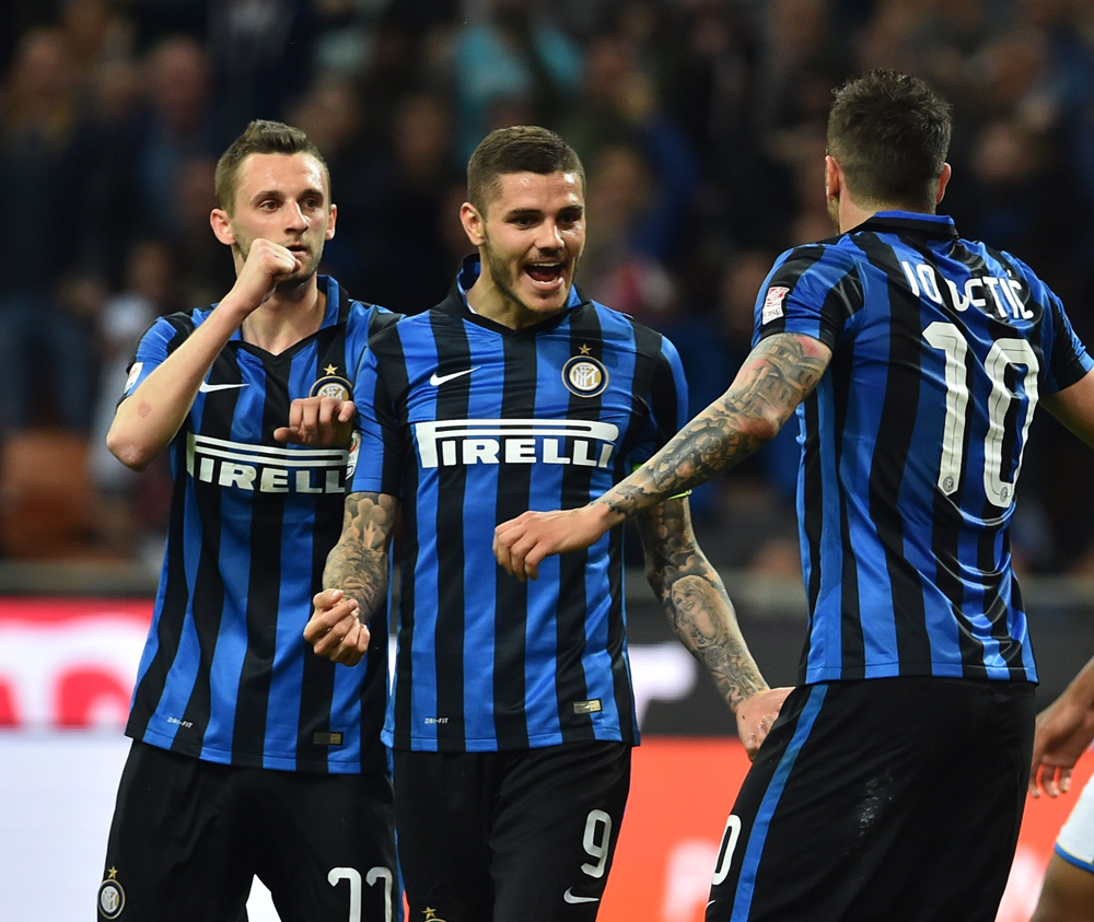 萨姆纳借挡拆突破 大步流星上篮得手