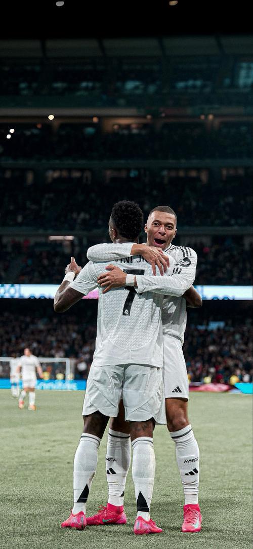 进球大战巴萨胜！西超杯3-2皇马夺赛季首冠，姆巴佩“很生气”