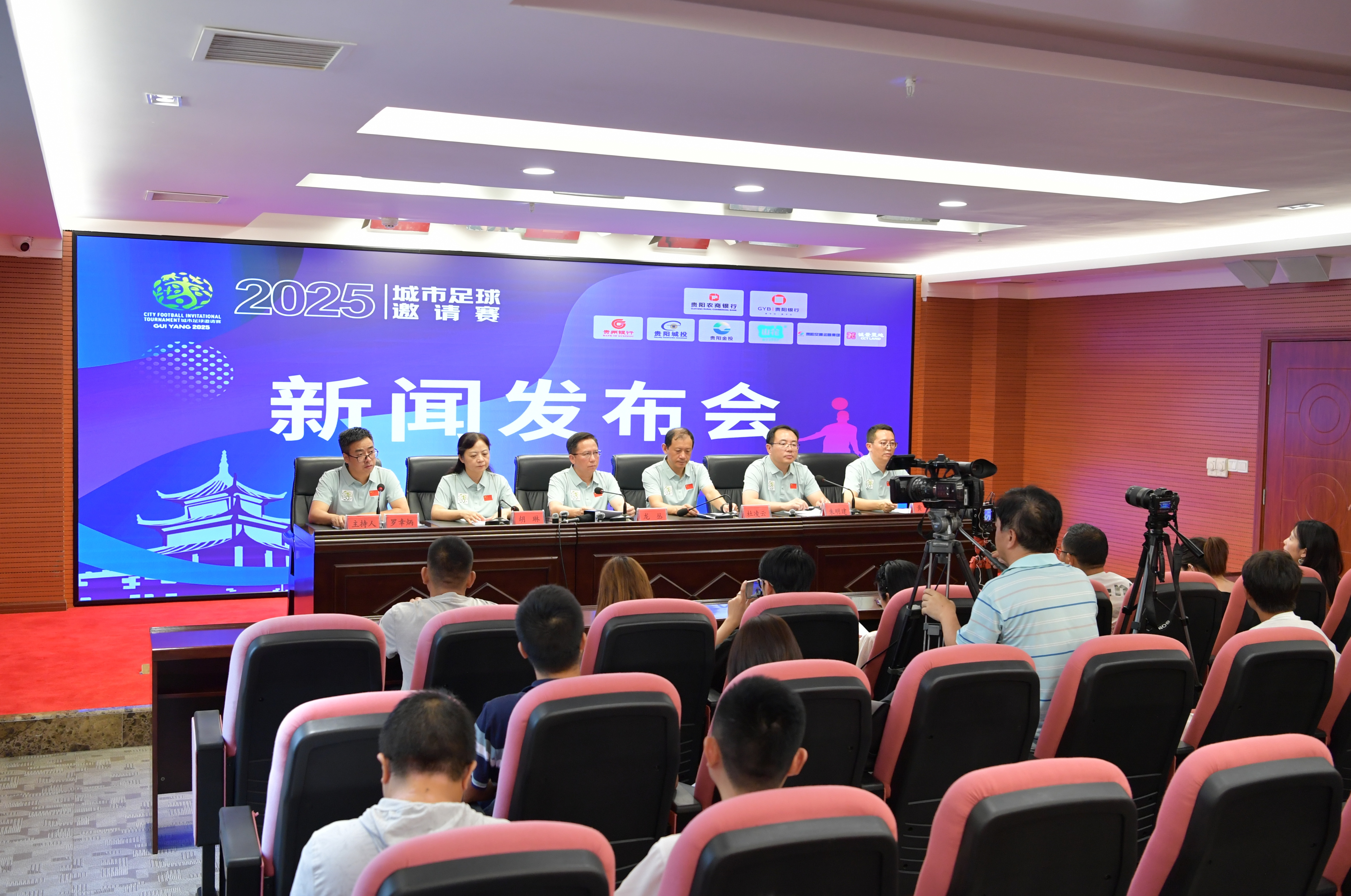 重创！曼城7000万中卫赛季报销+无缘世界杯，剩2中卫欲急购英国脚